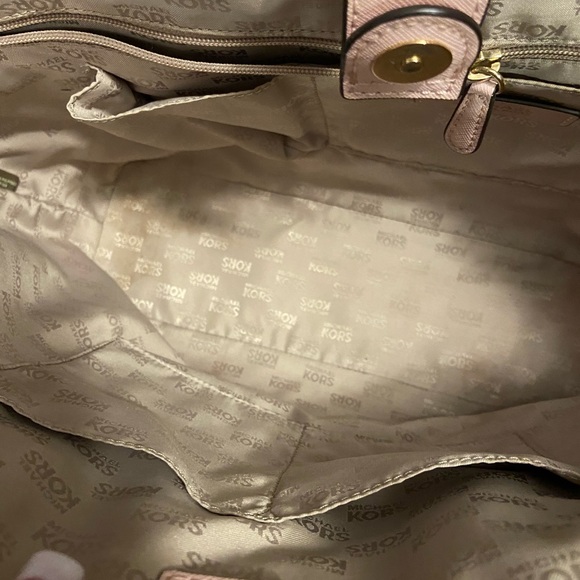 Gently used Michael Kors and Kate Spade handbags - Picture 6 of 6